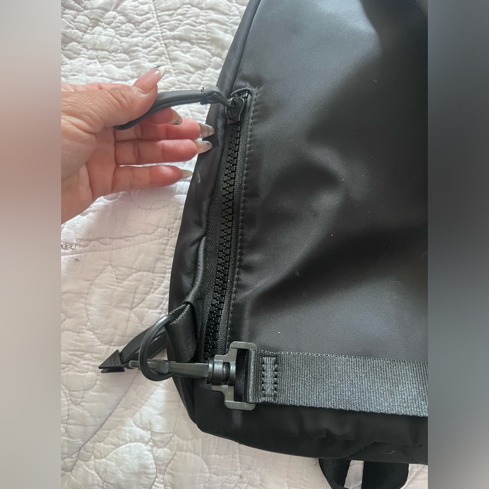Guess sling bag - Picture 8 of 8